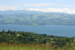 Houses of Rio Piedras lie below Jilguero.